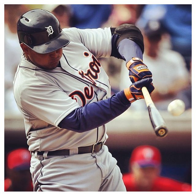Detroit Tigers player swinging bat